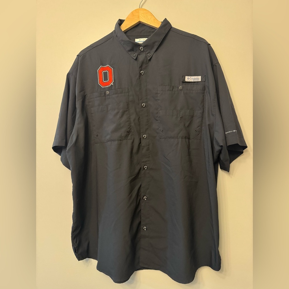 Columbia Men's Black Short Sleeve Button Down Shirt